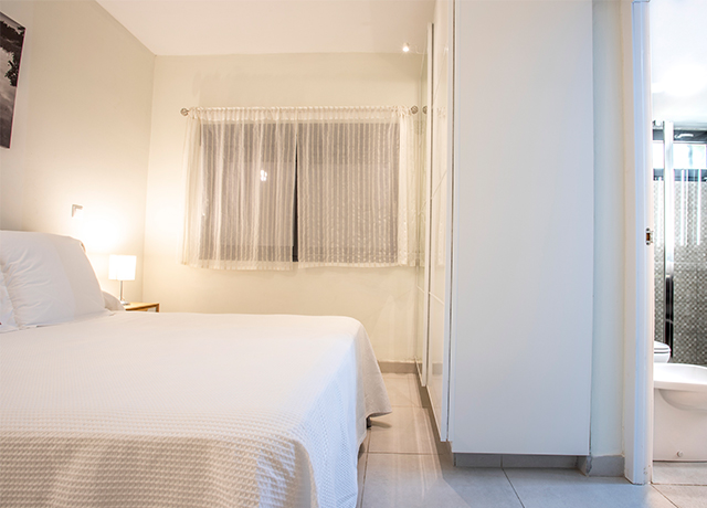 Dormitorio principal con baño en suite